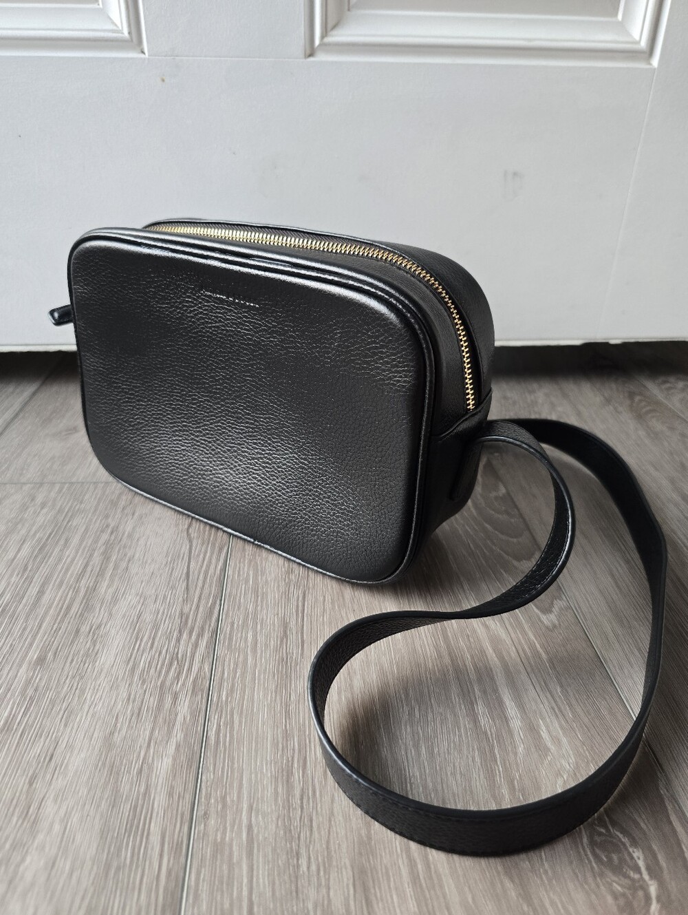 Article & Goods Camera Crossbody Bag Black Pebbled Leather Gold Zip Adjustable